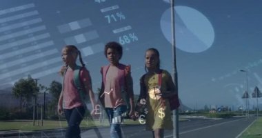 Çeşitli okul çocukları üzerinde finansal veri işleme animasyonu. Küresel iş, finans, bilgisayar ve veri işleme kavramı dijital olarak oluşturulmuş video.