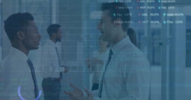 Ofiste tartışan iki farklı iş kadınının borsa veri işleme animasyonu. Küresel ekonomi ve iş veri teknolojisi kavramı