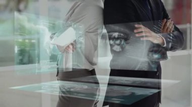 Kafkas iş adamlarının ofislerinde veri işleme animasyonu. Küresel iş ve dijital arayüz kavramı dijital olarak oluşturulmuş video.