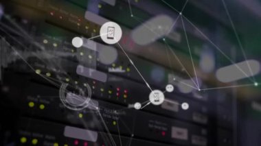 Arka planda yönlendiriciler üzerinde grafikler olan bağlı simgelerin ve noktaların animasyonu. Dijital bileşik, çoklu pozlama, rapor, iş dünyası, iletişim, soyut ve teknoloji kavramı.