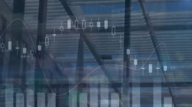 Ofisteki iş adamları üzerinde veri işleme animasyonu. Küresel iş ve dijital arayüz kavramı, dijital olarak oluşturulmuş video.