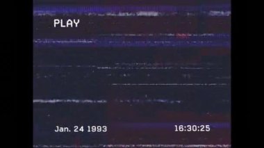 Siyah arka planda parazitlenme. Küresel iş ve dijital arayüz kavramı, dijital olarak oluşturulmuş video.