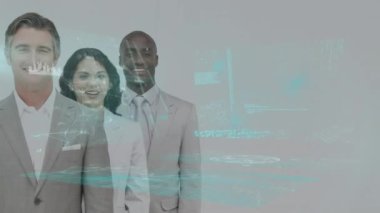 Ofiste çalışan Afrikalı kadın müşteri hizmetleri yöneticilerine karşı bağlantı ağı. Küresel covid pandemik tıp dijital arayüz ve dijital olarak oluşturulan veri işleme konsepti.