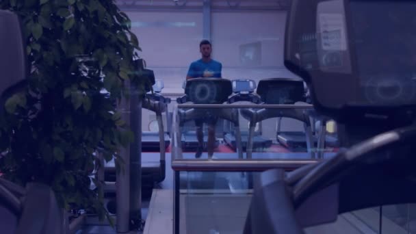 人在跑步机上跑步 在健身房锻炼时的数据处理动画 全球体育 计算和数据处理概念 — 图库视频影像