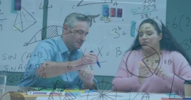 Ofisteki çeşitli iş adamları üzerinde finansal veri işleme animasyonu. Küresel iş, finans, bilgisayar ve veri işleme kavramı dijital olarak oluşturulmuş video.