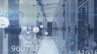 Sunucu odasındaki bağlantı ve veri işleme ağının animasyonu. küresel iş ve dijital arayüz kavramı dijital olarak oluşturulmuş video.