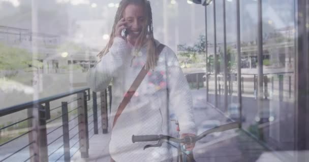 Animation Cars Biracial Man Walking Bike Talking Smartphone Global Travel — Vídeo de Stock
