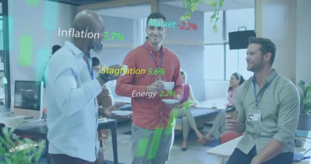 多様なビジネス関係者がオフィスで会う上での財務データ処理のアニメーション グローバルビジネス デジタルインターフェイスの概念デジタル生成されたビデオ — ストック動画