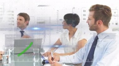 Ofisteki iş adamları üzerinde finansal veri işleme animasyonu. Küresel iş, finans, bilgisayar ve veri işleme kavramı dijital olarak oluşturulmuş video.