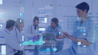 Çeşitli doktorlar üzerinde finansal veri işleme animasyonu. Küresel tıp, finans ve dijital arayüz kavramı dijital olarak oluşturulmuş video.
