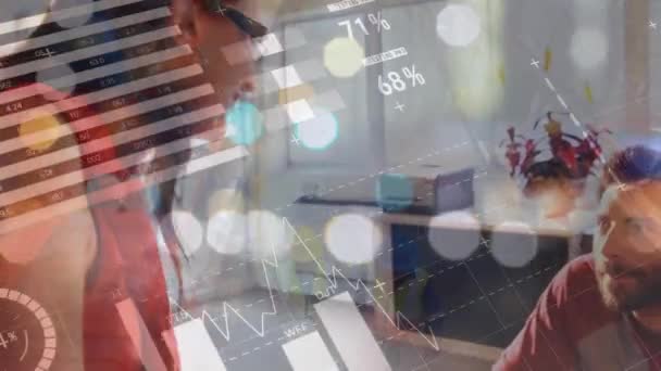 Анимация Статистики Обработки Финансовых Данных Над Бизнесменом Концепция Глобального Бизнеса — стоковое видео