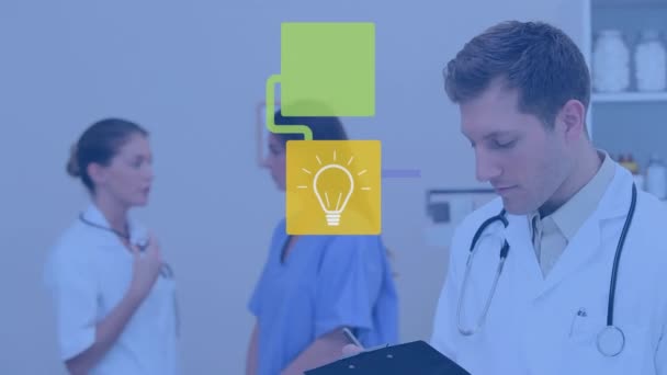 病院でクリップボードに書いて原因アジアの男性医師以上のデジタルアイコンのネットワークのアニメーション 医療技術の概念 — ストック動画