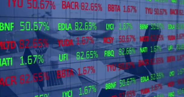 在空荡荡的办公室中激活股票市场的数据处理 全球经济和商业数据技术概念 — 图库视频影像