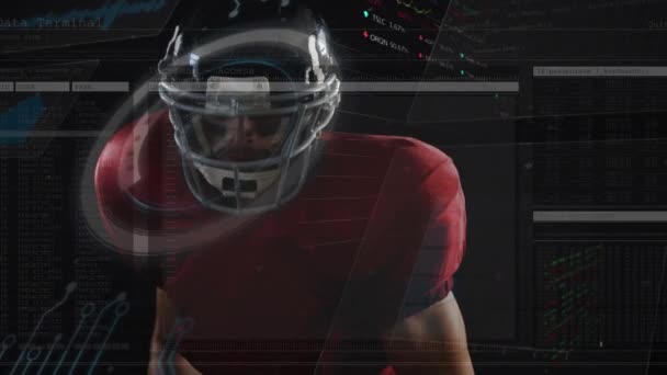 スコープスキャンによるデータ処理のアニメーション白人男性アメリカンフットボール選手 グローバルスポーツ コンピューティング デジタルインターフェースの概念デジタル生成されたビデオ — ストック動画