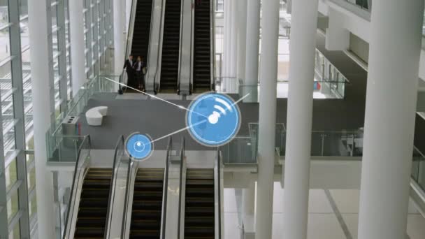 在现代办公室自动扶梯的空中视觉上动画数字图标网络 全球联网和商业技术概念 — 图库视频影像