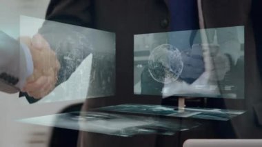 Kafkas iş adamlarının el sıkışması üzerine veri işleme animasyonu. Küresel iş ve dijital arayüz kavramı dijital olarak oluşturulmuş video.