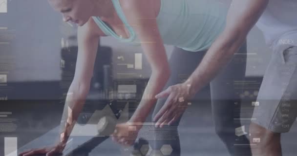 妇女锻炼后的财务数据处理组合 全球体育 数据处理和数字视频计算概念 — 图库视频影像