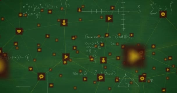 緑を背景にした遊びのボタンを使った数学的方程式 — ストック動画