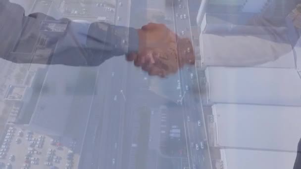 街を握手するビジネスマンのアニメーション グローバル金融 ビジネス データ処理の概念デジタルで生成されたビデオ — ストック動画