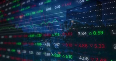 Arkaplanda şehir trafiğine karşı borsa veri işlemenin birleşik görüntüsü. küresel finans ve ekonomi kavramı