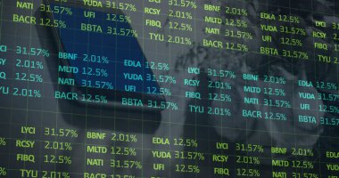 Akıllı telefonun kapatılmasıyla borsa veri işleme görüntüsü. Küresel ekonomi ve iş teknolojisi kavramı