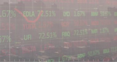 Şehir manzarasının havadan görüntüsüne karşı istatistiksel ve borsa veri işleme animasyonu. Küresel ekonomi ve iş veri teknolojisi kavramı