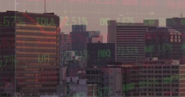 Şehir manzarasının havadan görüntüsüne karşı istatistiksel ve borsa veri işleme animasyonu. Küresel ekonomi ve iş veri teknolojisi kavramı