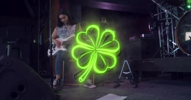 Animation Patrick Day Green Shamrock Neon Woman Playing Guitar Stage — Stok video
