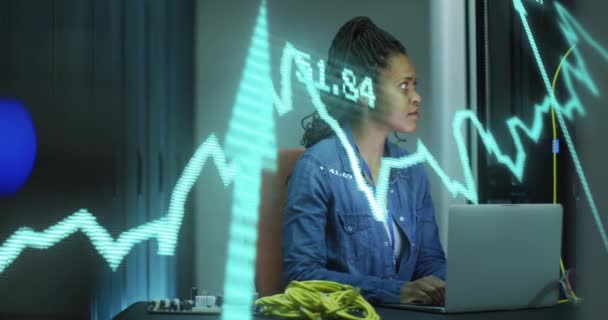 Animation Data Processing African American Female Engineer Computer Servers Global — Αρχείο Βίντεο