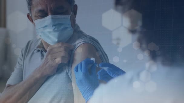 多様な医師や患者のワクチン接種による形のアニメーション ライフスタイルの概念デジタルで生成されたビデオ — ストック動画