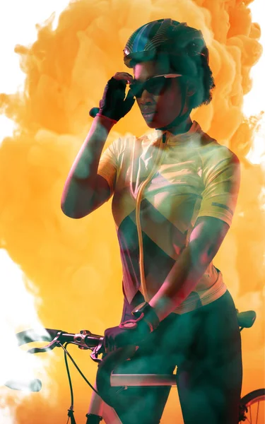 African American Female Athlete Wearing Eyewear Helmet Standing Bike Smoky — Stock Photo, Image