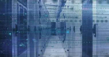 Sunucu odasında veri işleme animasyonu. küresel teknoloji, bilgisayar ve dijital arayüz kavramı dijital olarak oluşturulmuş video.