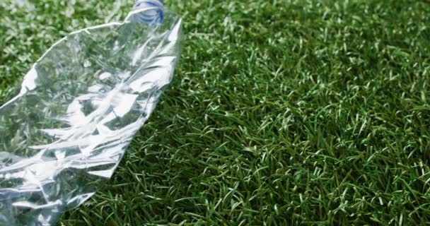 Close Plastic Bottle Trash Grass Background Copy Space Global Recycling — Stock video