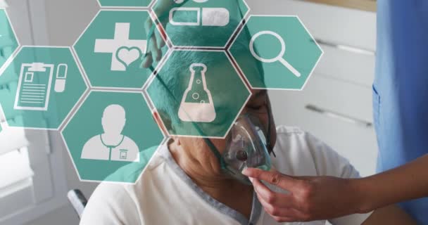 酸素マスクを用いた多様な医師や患者に対する医療用アイコンのアニメーション ライフスタイルの概念デジタルで生成されたビデオ — ストック動画
