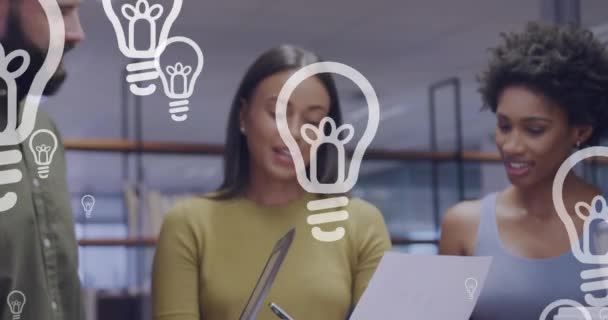 Animation Light Bulb Icons Data Processing Diverse Business People Global — Vídeo de Stock