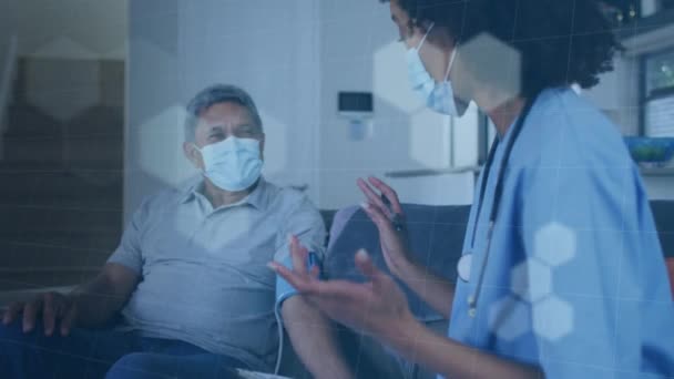 不同的医生和病人测量血压形状的动画 医疗保健和生活方式概念数码视频 — 图库视频影像