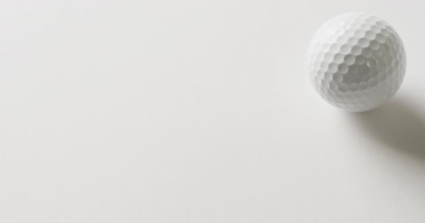 Close Golf Ball White Background Copy Space Slow Motion Golf — Video