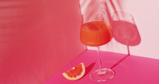 Close Drink Grapefruit Pink Background Cocktail Day Party Celebration Concept — 비디오