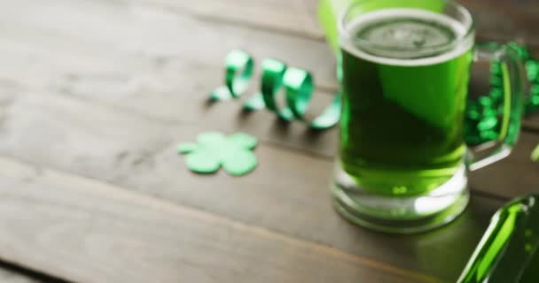 Video Patrick Green Shamrock Green Beer Copy Space Wooden Background — Stockvideo