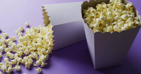 Image Close Two White Popcorn Tubs Purple Background Popcorn Snacks — ストック写真