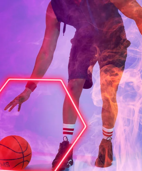 Nízká Část Biracial Basketbalista Kapání Míč Zářící Šestiúhelník Fialovém Pozadí — Stock fotografie
