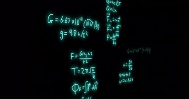 Matematiksel formüllerin animasyonu ve kara arkaplan üzerinde bilimsel veri işleme. Küresel bilim, bilgisayar ve veri işleme kavramı dijital olarak oluşturulmuş video.
