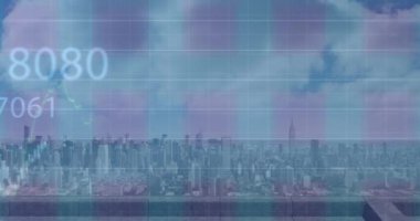Şehir manzarası üzerinde finansal veri işleme animasyonu. küresel iş, finans ve dijital arayüz kavramı dijital olarak oluşturulmuş video.