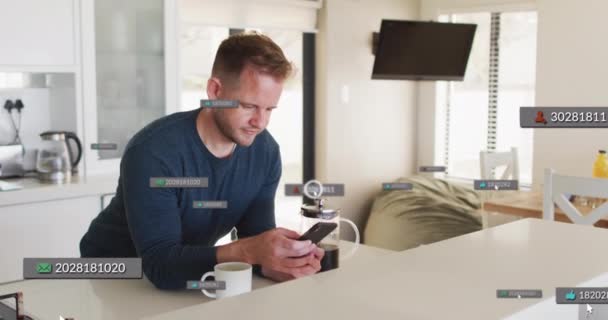Sosyal Medya Simgelerinin Numaraların Akıllı Telefonlu Beyaz Adam Üzerinden Canlandırılması — Stok video