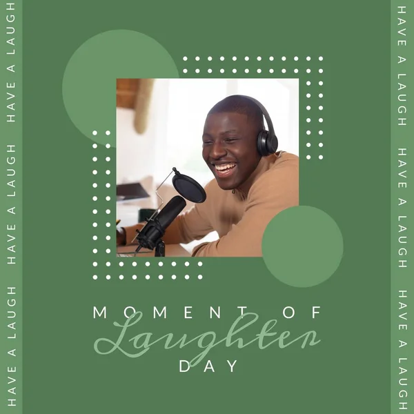 アフリカ系アメリカ人男性の笑顔に笑いの日のテキストの瞬間の構成 笑いの日とお祝いのコンセプトの国際的な瞬間デジタル生成されたイメージ — ストック写真