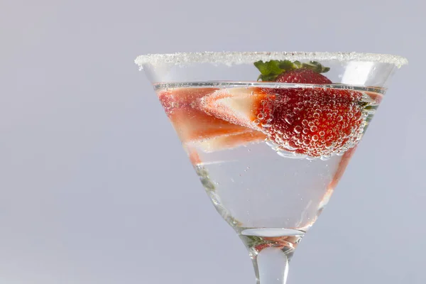 Glas Met Drank Fruit Grijze Ondergrond Dranken Cocktails Alcohol Dranken — Stockfoto