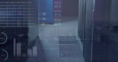 Bilgisayar sunucu odasındaki şebeke üzerinden istatistiksel veri işleme animasyonu. İş veri depolama teknolojisi kavramı