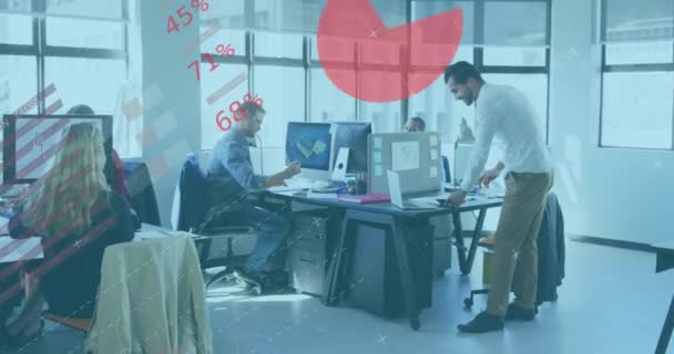 多様なビジネス人に対する金融データ処理のアニメーション グローバルビジネス コンピューティング データ処理の概念デジタル生成ビデオ — ストック動画