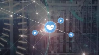 Bilgisayar sunucu odasında dijital simgelerin ve 5g metin ağının animasyonu. Küresel ağ ve iş veri depolama teknolojisi kavramı