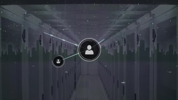 接続されたアイコンのアニメーション ライン上で動く光る円 サーバールーム上のデジタル都市 デジタル複合体 複数の露出 ネットワークサーバーの概念 — ストック動画